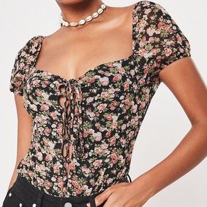 🖤🌸Missguided Black Ditsy Floral Bodysuit!